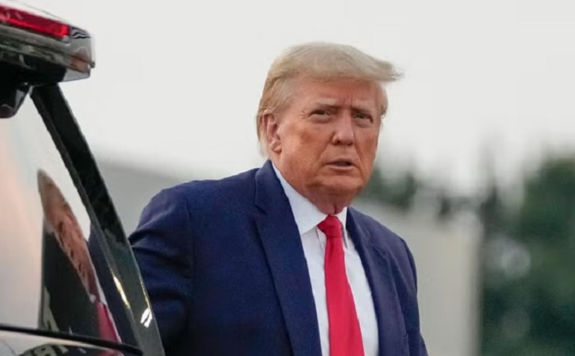 पूर्वराष्ट्रपति ट्रम्पद्वारा आत्मसमर्पण, दुई लाख धरौटीमा रिहा